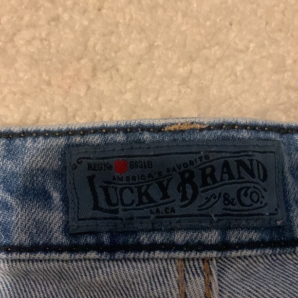 LUCKY BRAND DETAILED JEAN SHORTS - Picture 2 of 4